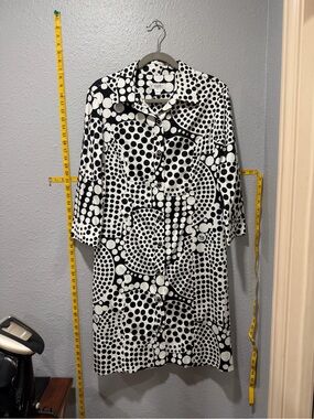St. John Sport Black White Polka Dot Button Front Tunic Blouse Size M